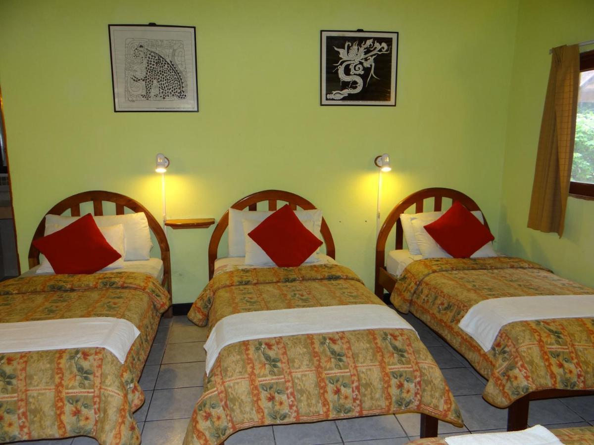 Hotel Jaguar Inn Tikal Extérieur photo