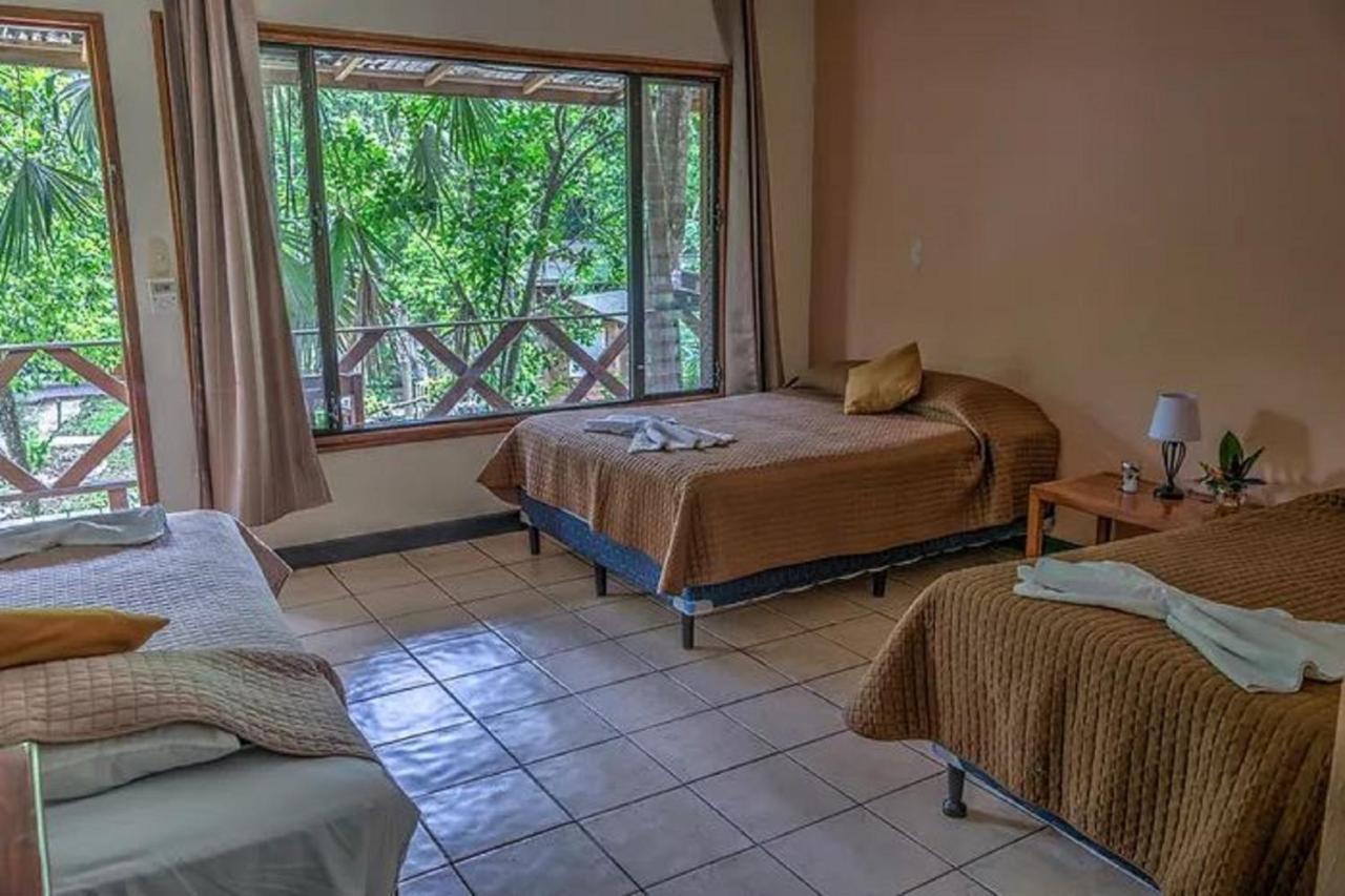 Hotel Jaguar Inn Tikal Extérieur photo