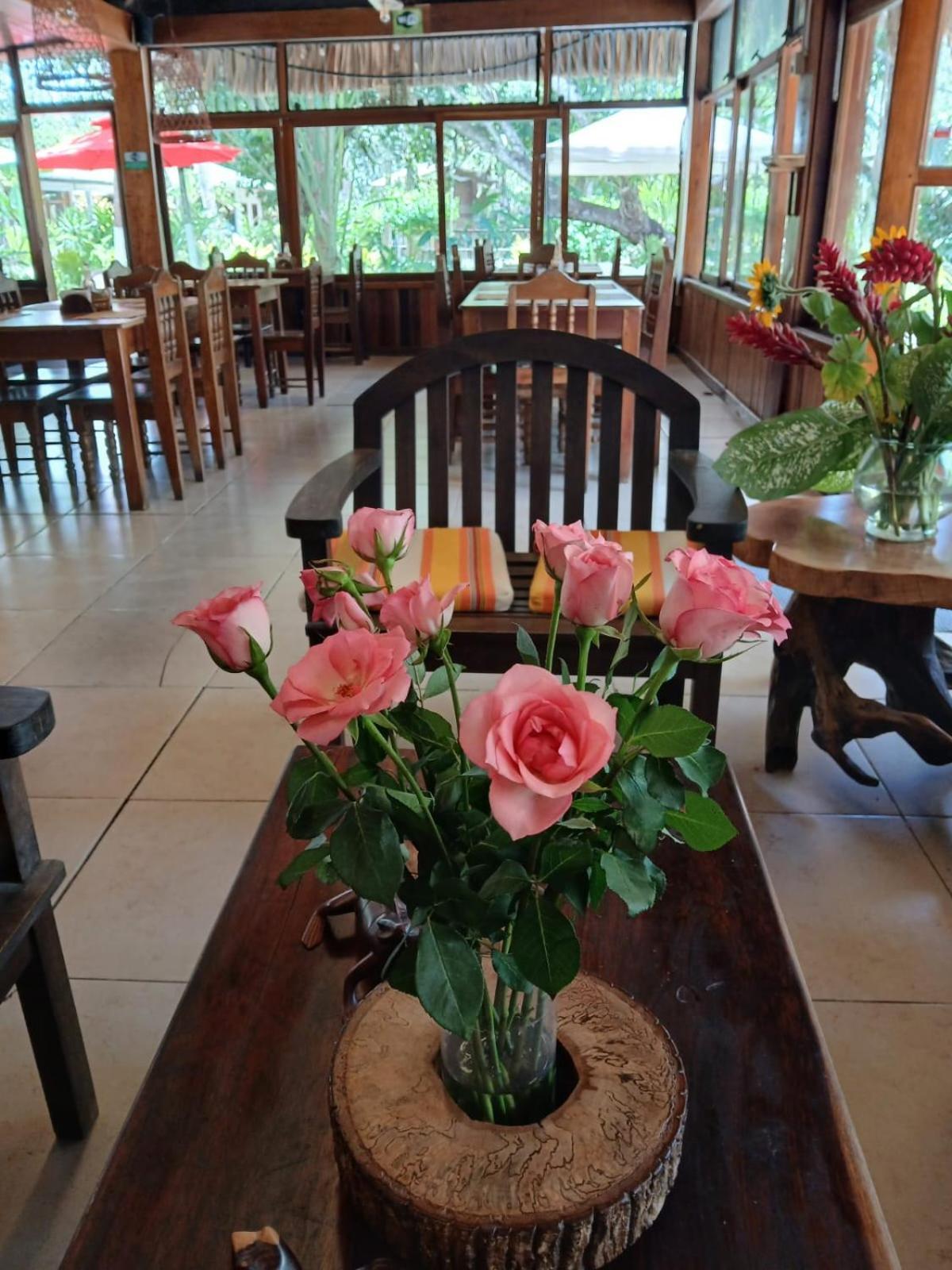 Hotel Jaguar Inn Tikal Extérieur photo