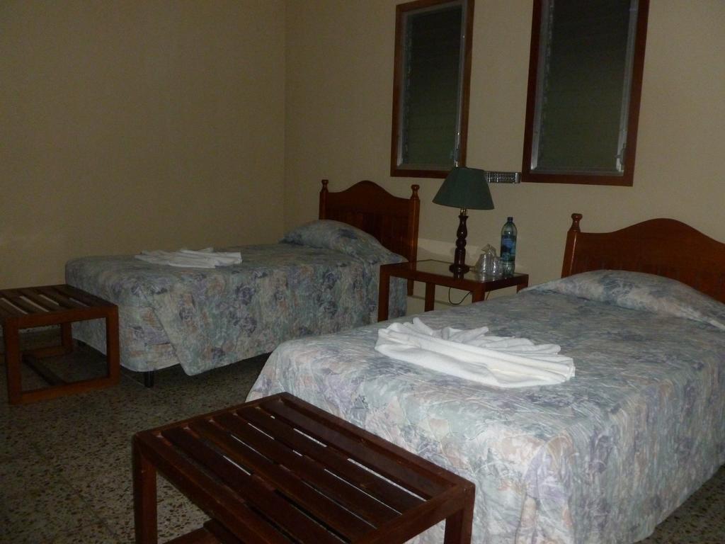 Hotel Jaguar Inn Tikal Extérieur photo