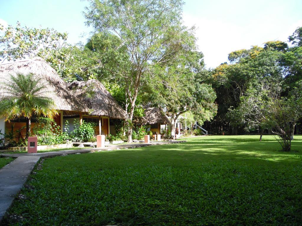 Hotel Jaguar Inn Tikal Extérieur photo