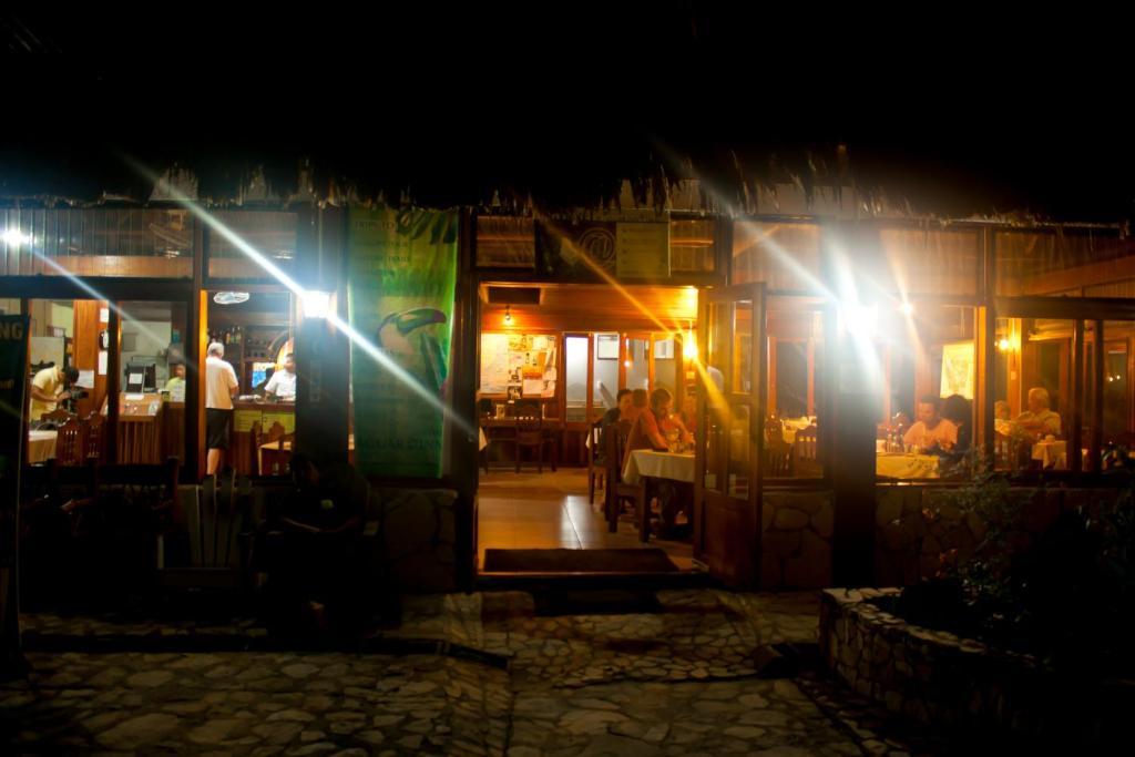 Hotel Jaguar Inn Tikal Extérieur photo
