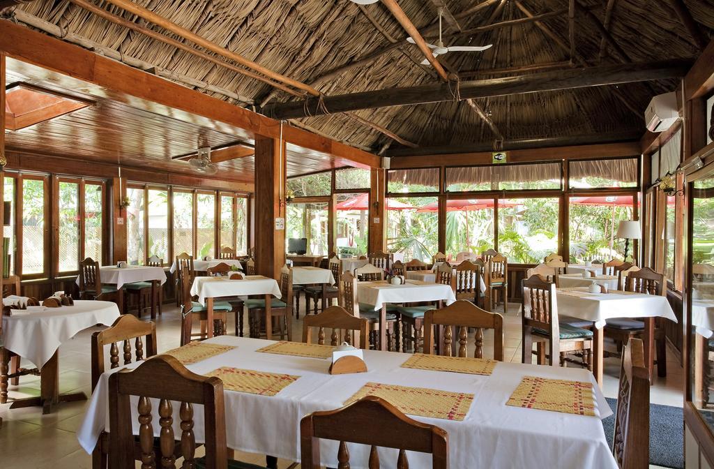 Hotel Jaguar Inn Tikal Extérieur photo