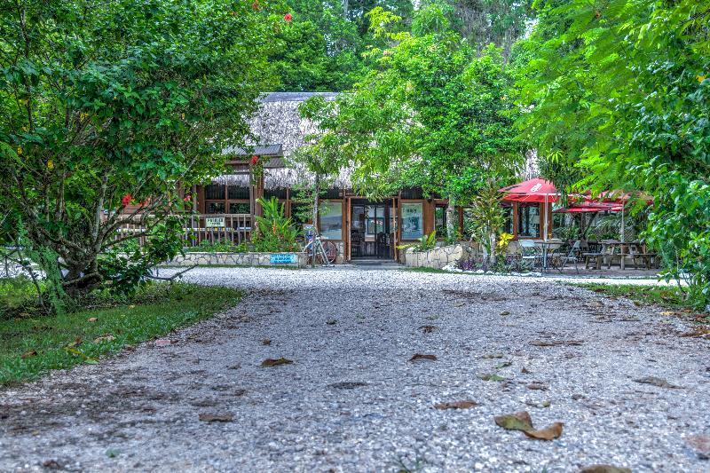 Hotel Jaguar Inn Tikal Extérieur photo
